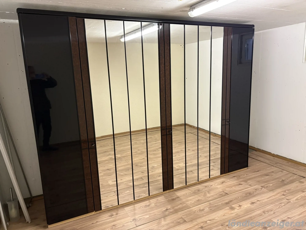 Spiegelschrank 
