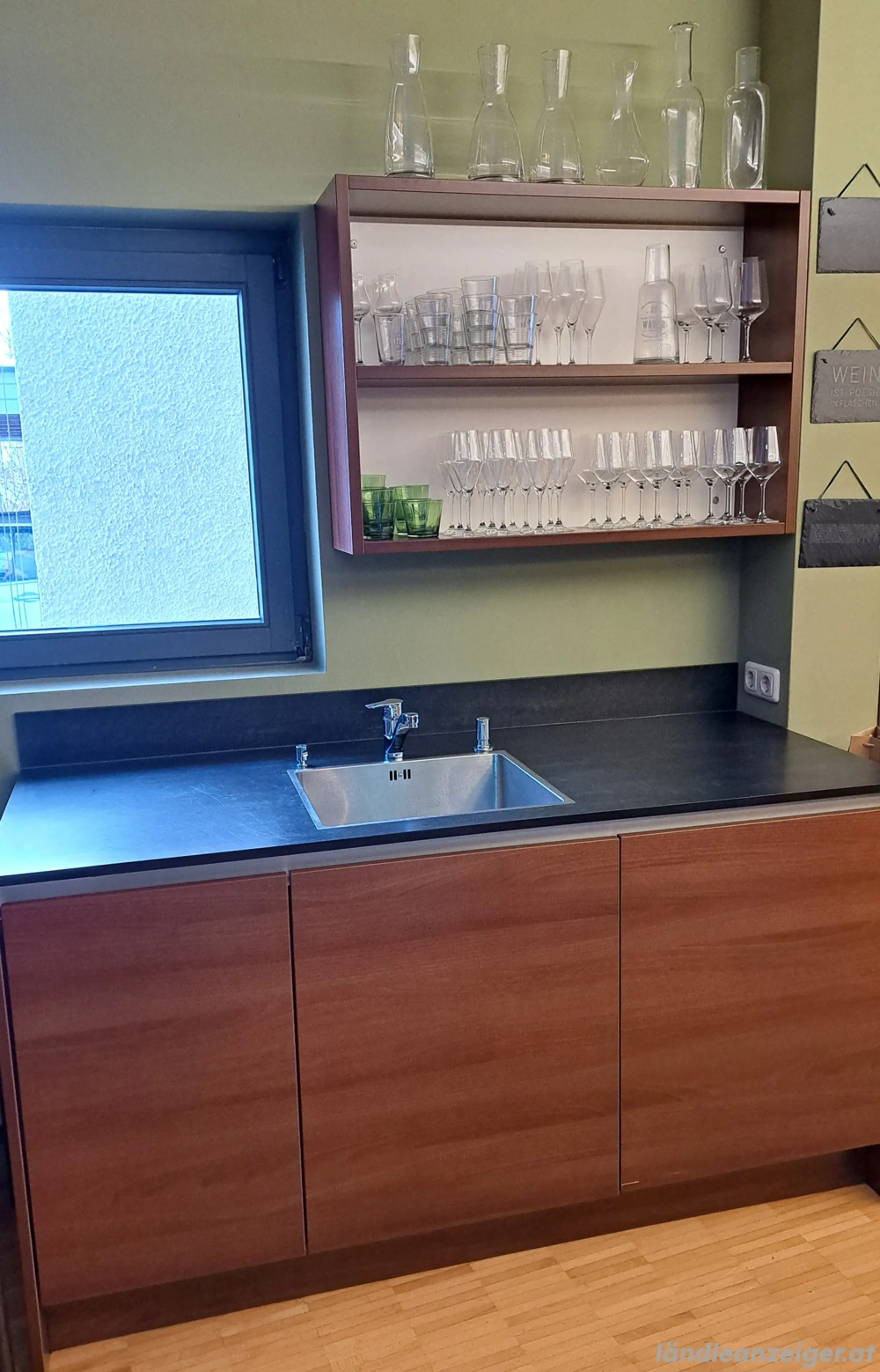 Kleinküche in Nuss Dekor