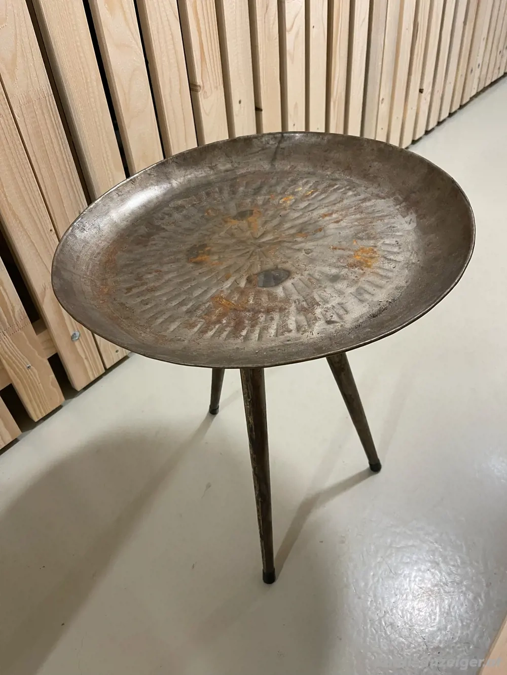 Beistelltisch aus Eisen