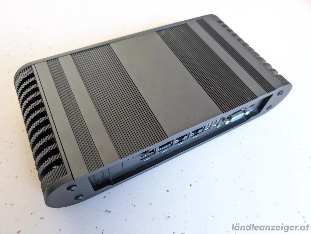 Lüfterloser Industrie Mini-PC - LEX LEO System - 4x LAN - Ideal als Firewall Router