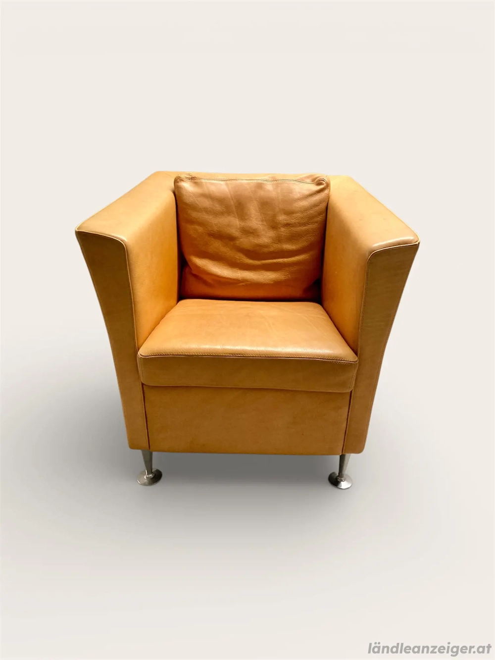 Sessel von MOLINARI (Italy) mit Bezug aus Echtleder.