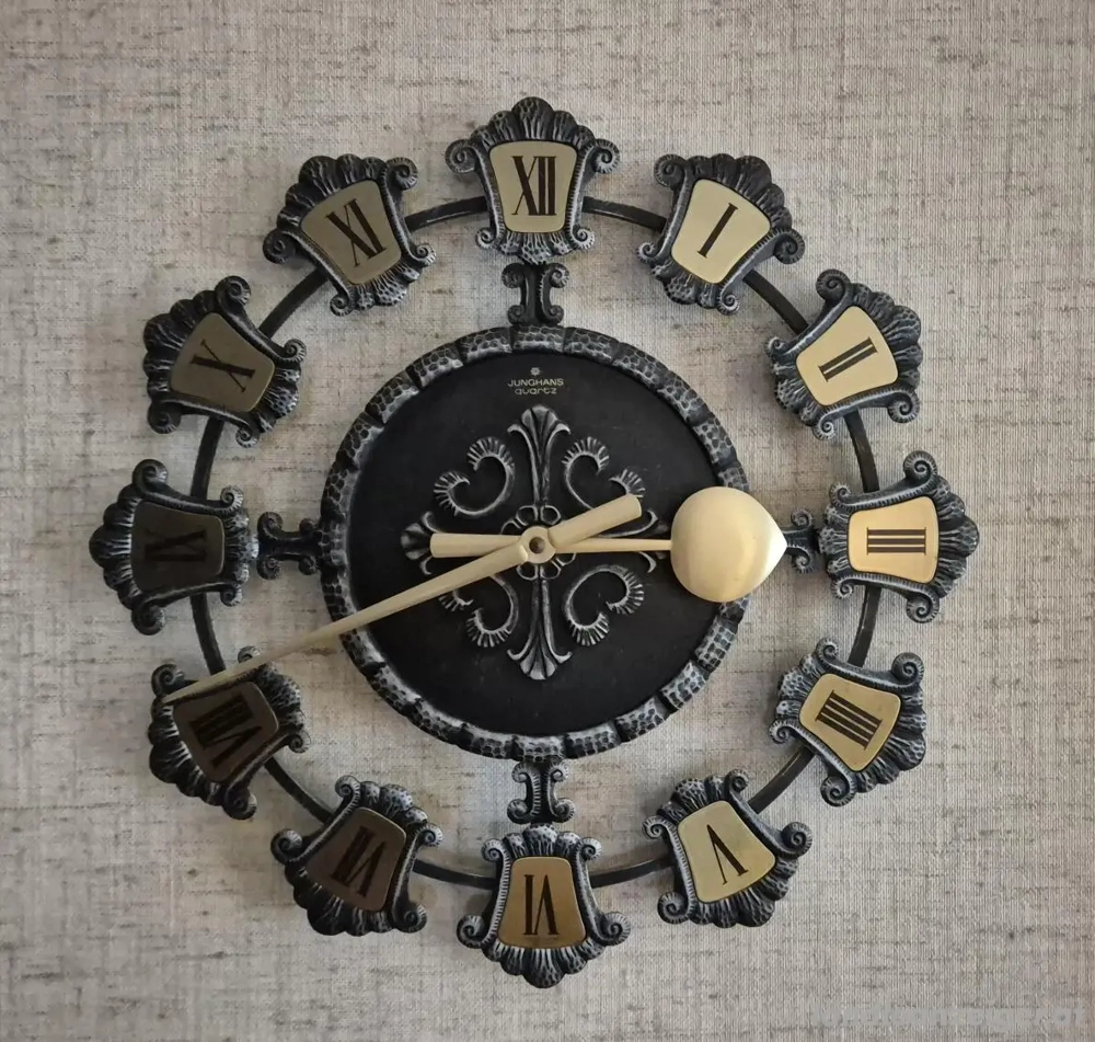 Rustikale und gemütliche Wanduhr