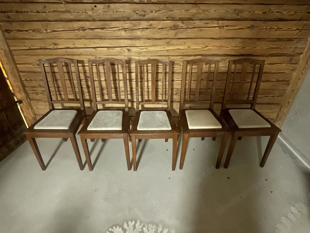 Alte Holzstühle, 9 Stk.