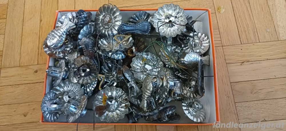 Diverse alte Kerzenhalter für den Weihachtsbaum