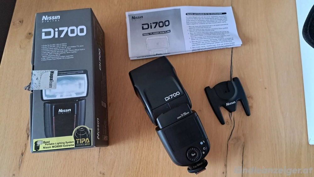 Nissin Di700 Blitz für Nikon Kameras