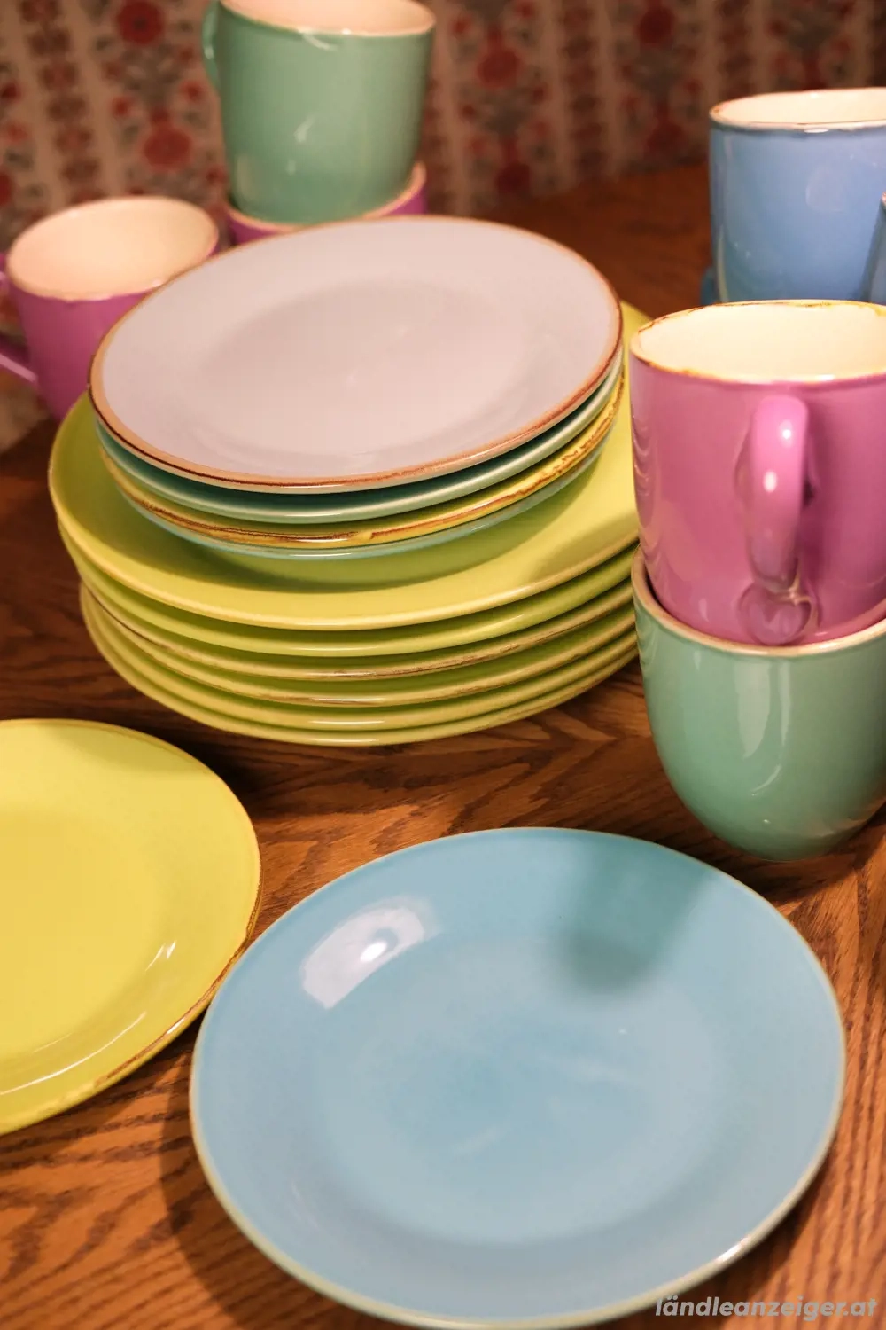 Neues 23-teiliges Geschirrset von Grün & Form