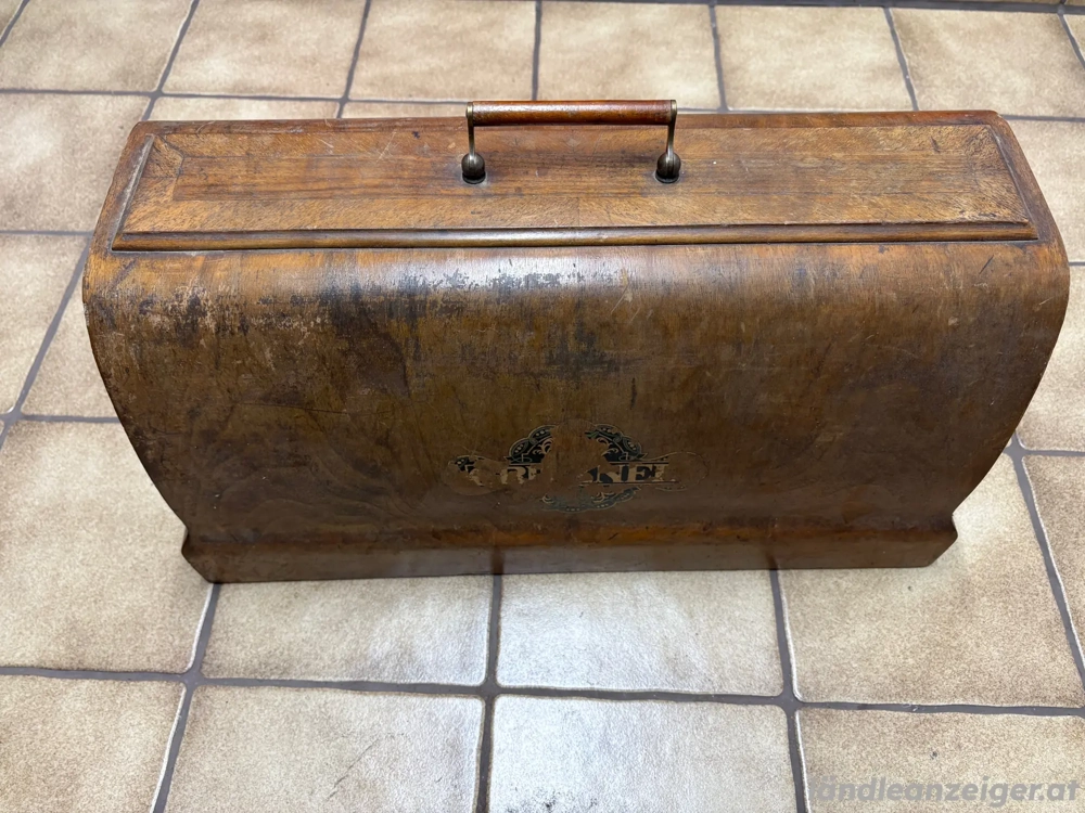 Antike Nähmaschinen-Abdeckung