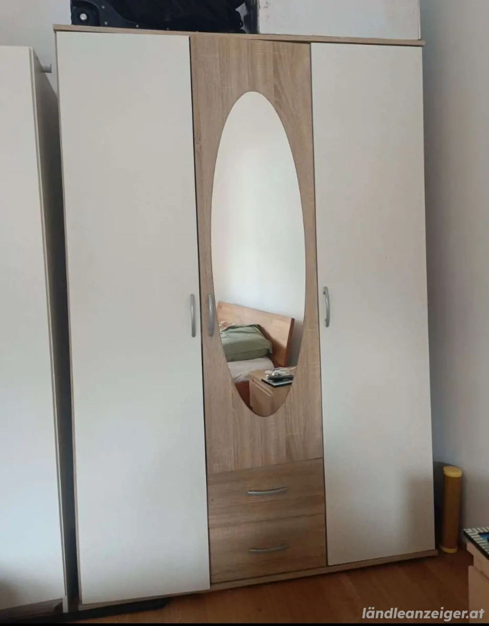 Kleiderschrank zu verschenken 