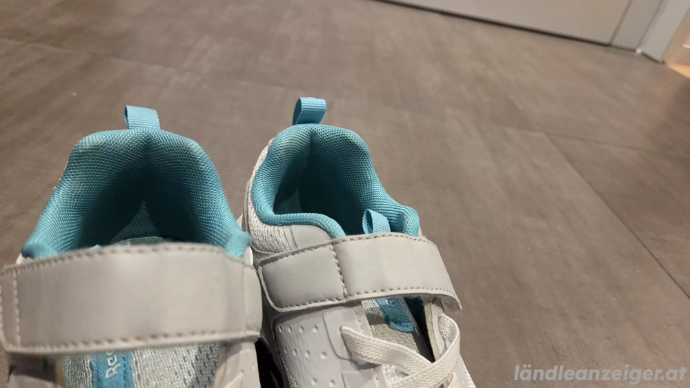 Reebok Turnschuhe Gr 33