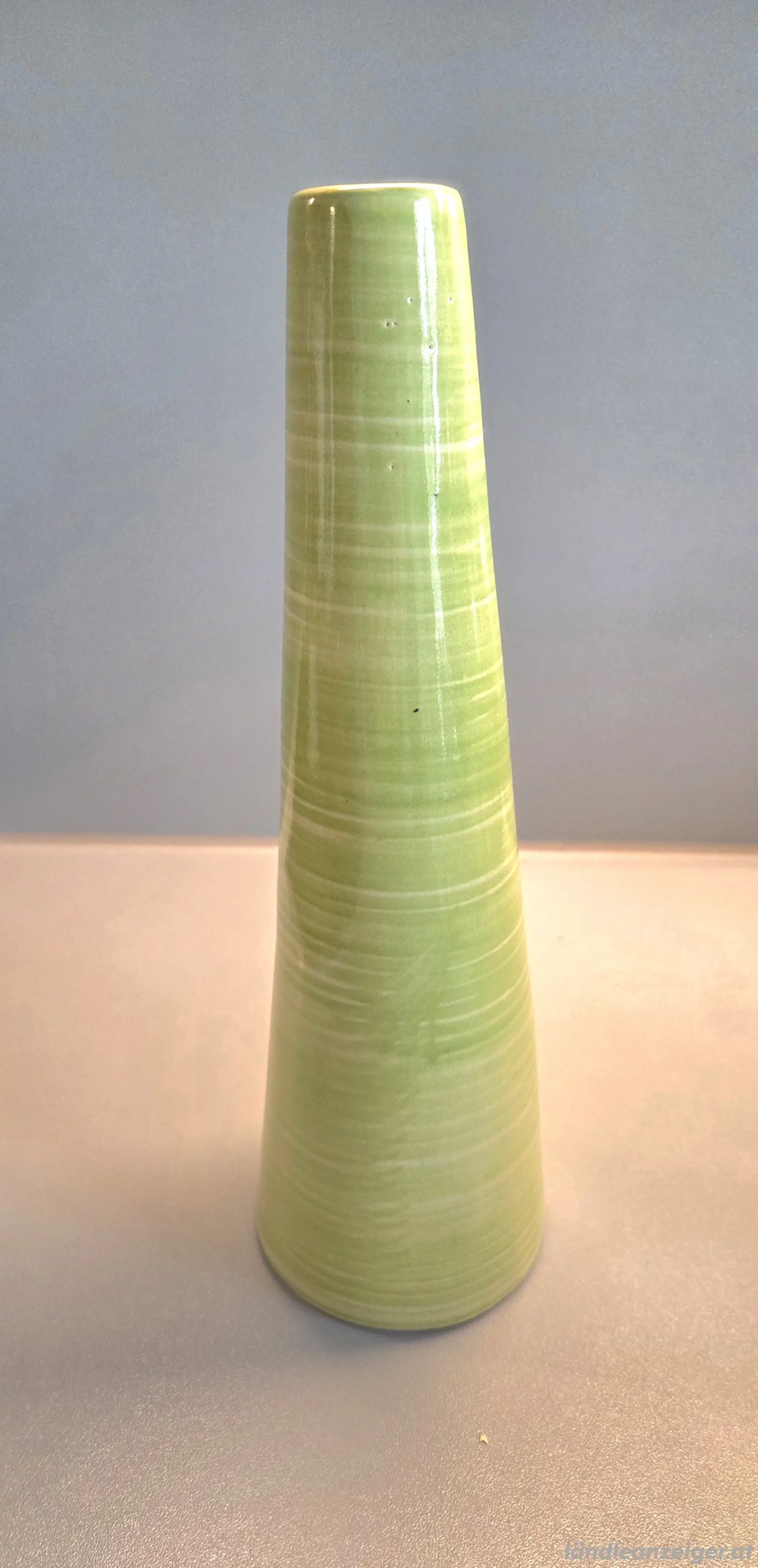 schlanke Vase