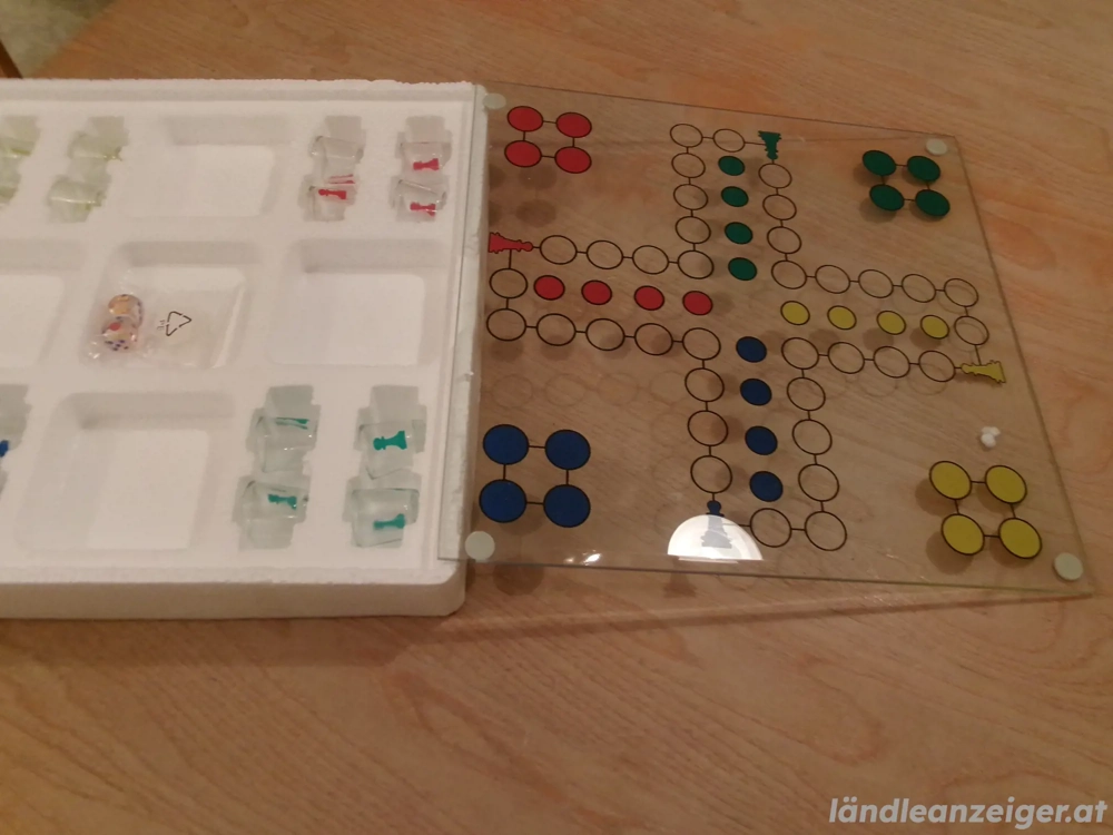 Mensch ärgere dich nicht - Spiel aus Glas