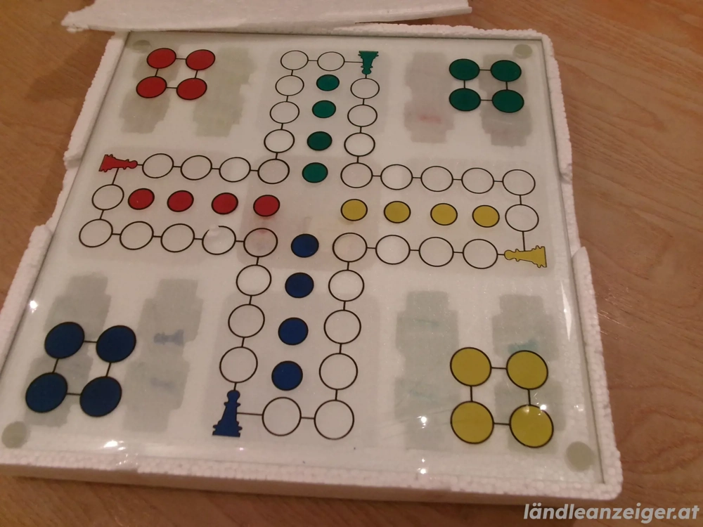 Mensch ärgere dich nicht - Spiel aus Glas