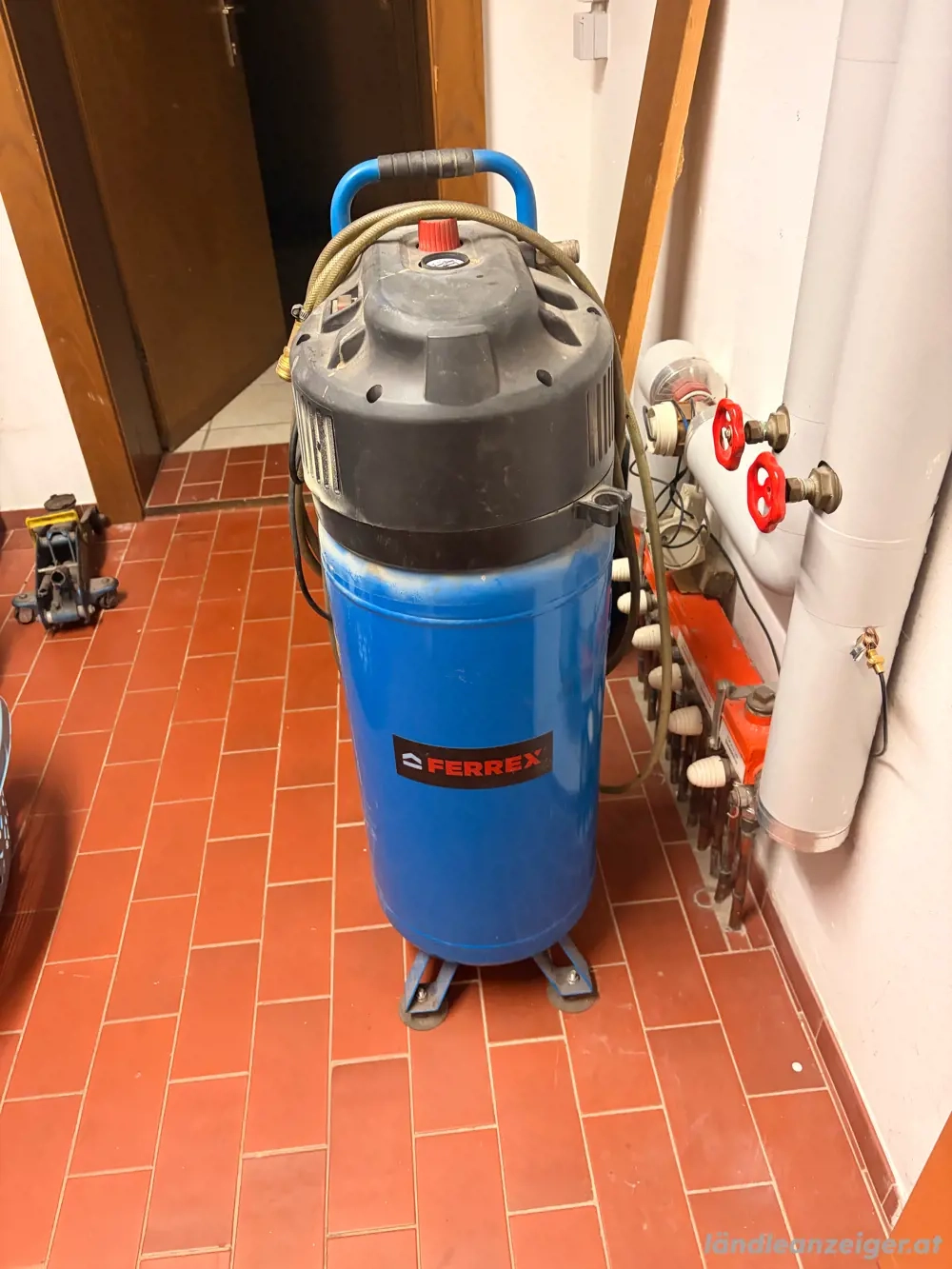Kompressor mit schlauch und schleifer 