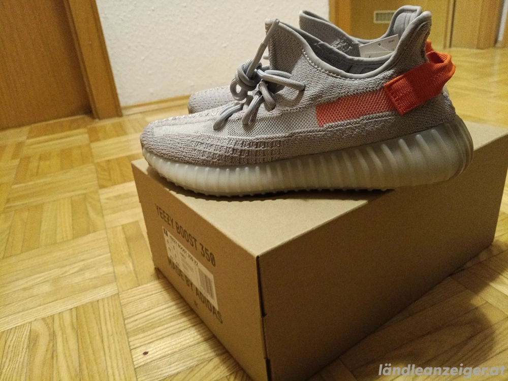 Yeezy Boost 350 V2