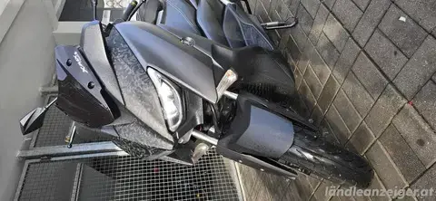 Yamaha Xmax 300