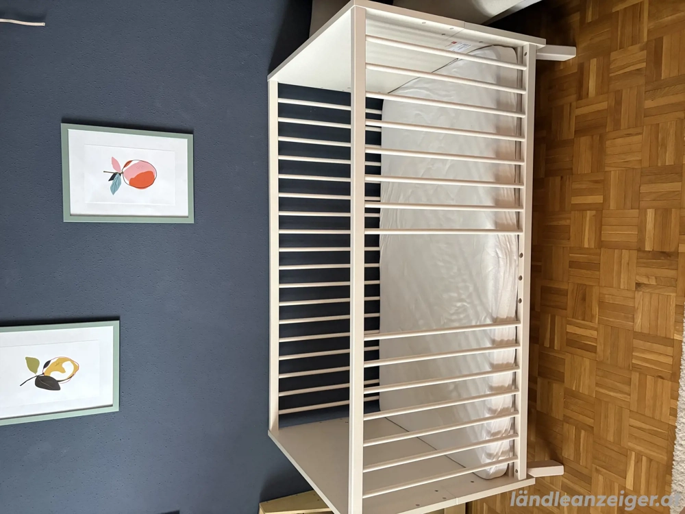 Kinderbett wie neu in weiß