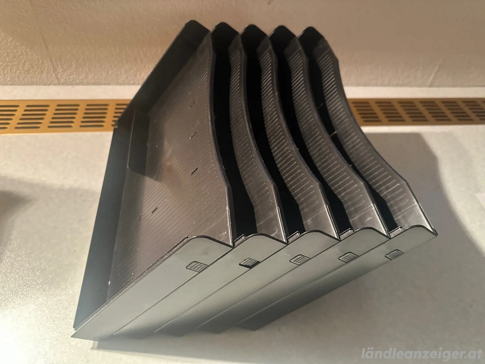 5 schwarze Ablagefächer   Sortierfächer fürs Büro   A4, stapelbar