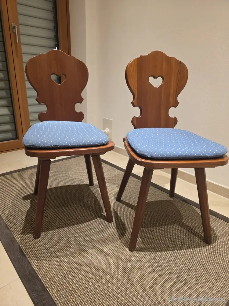 Zwei Stühle zu verkaufen