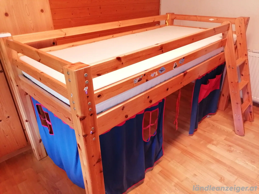 Hochbett und Zubehör
