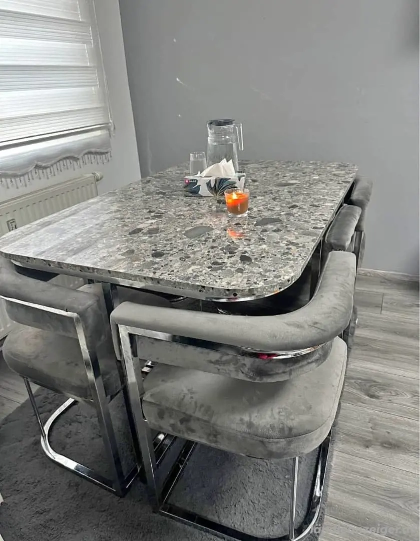 Esstisch mit Stühlen 