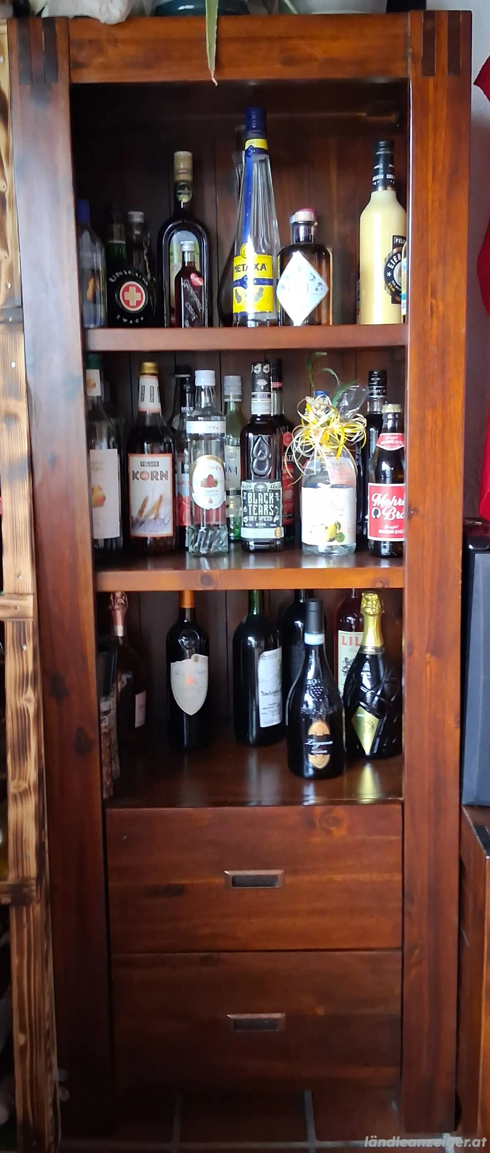 Massivmöbel im Kolonialstil