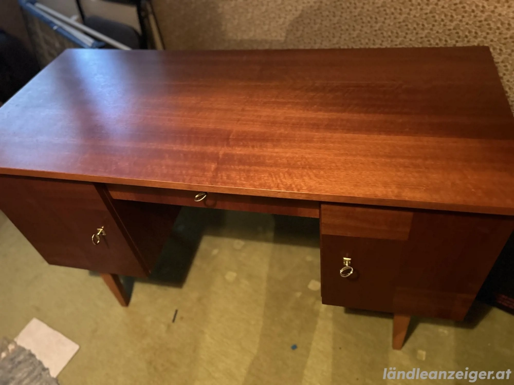 Schreibtisch 