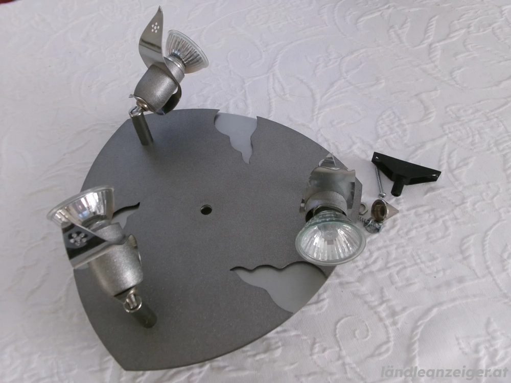 Wand- oder Deckenleuchte 