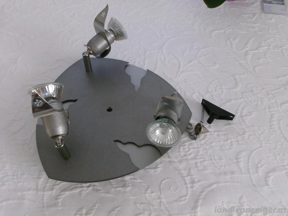 Wand- oder Deckenleuchte