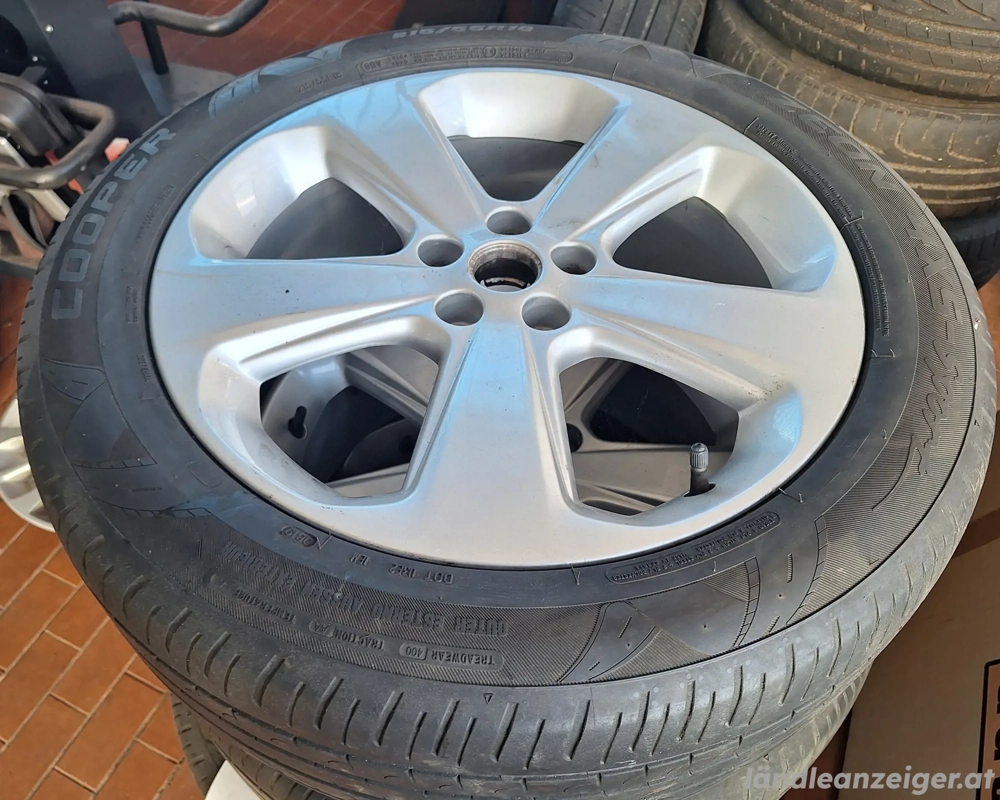 Verkaufe gepflegte Sommerreifen auf Alufelgen in sehr gutem Zustand.