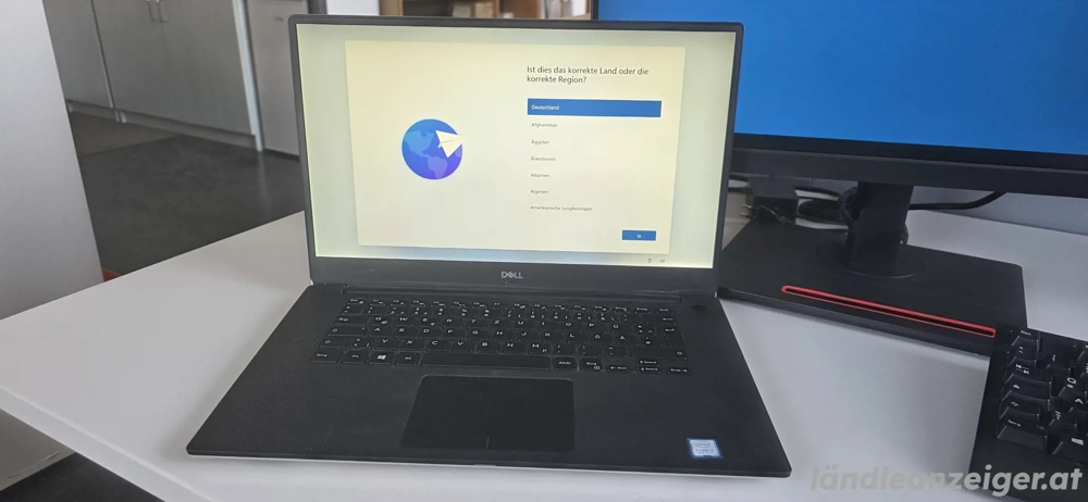 DELL Laptop P56F