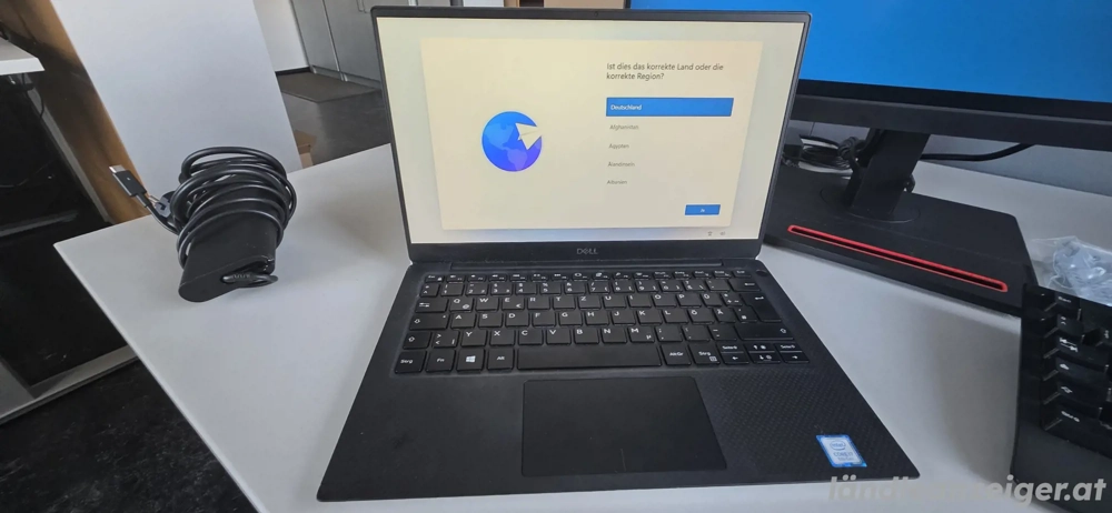 DELL Laptop P82G