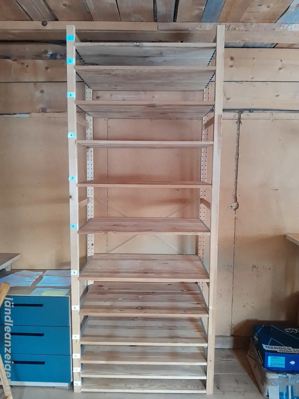 Praktische Holzregale