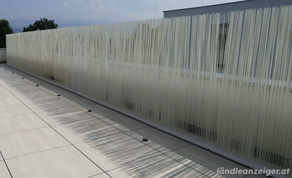 Sichtschutz für die Terrasse, Wintergarten, Balkon und den Garten    Weiße Raumteiler mit Stäben aus