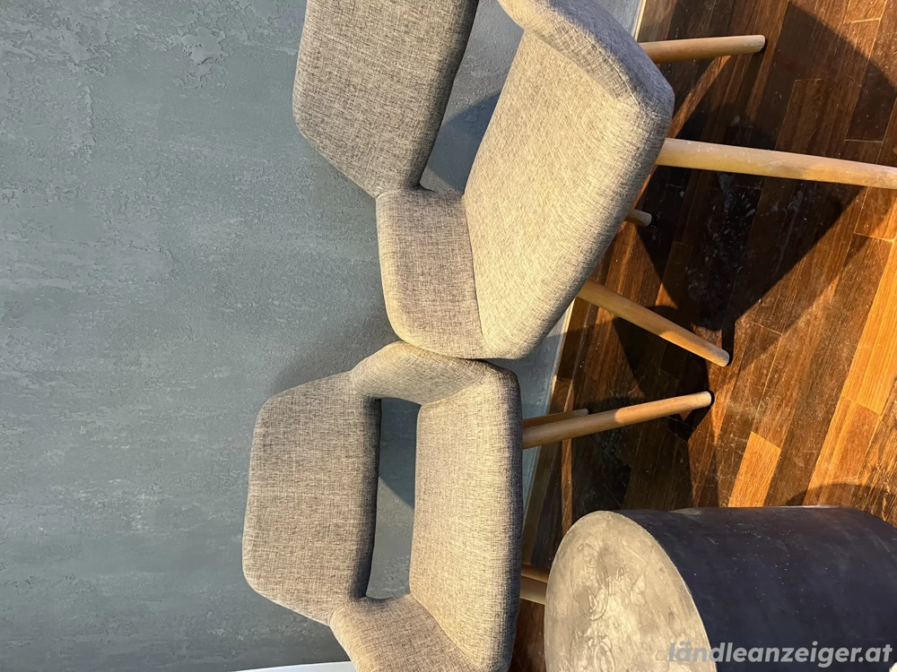 Stühle in grau gut erhalten 