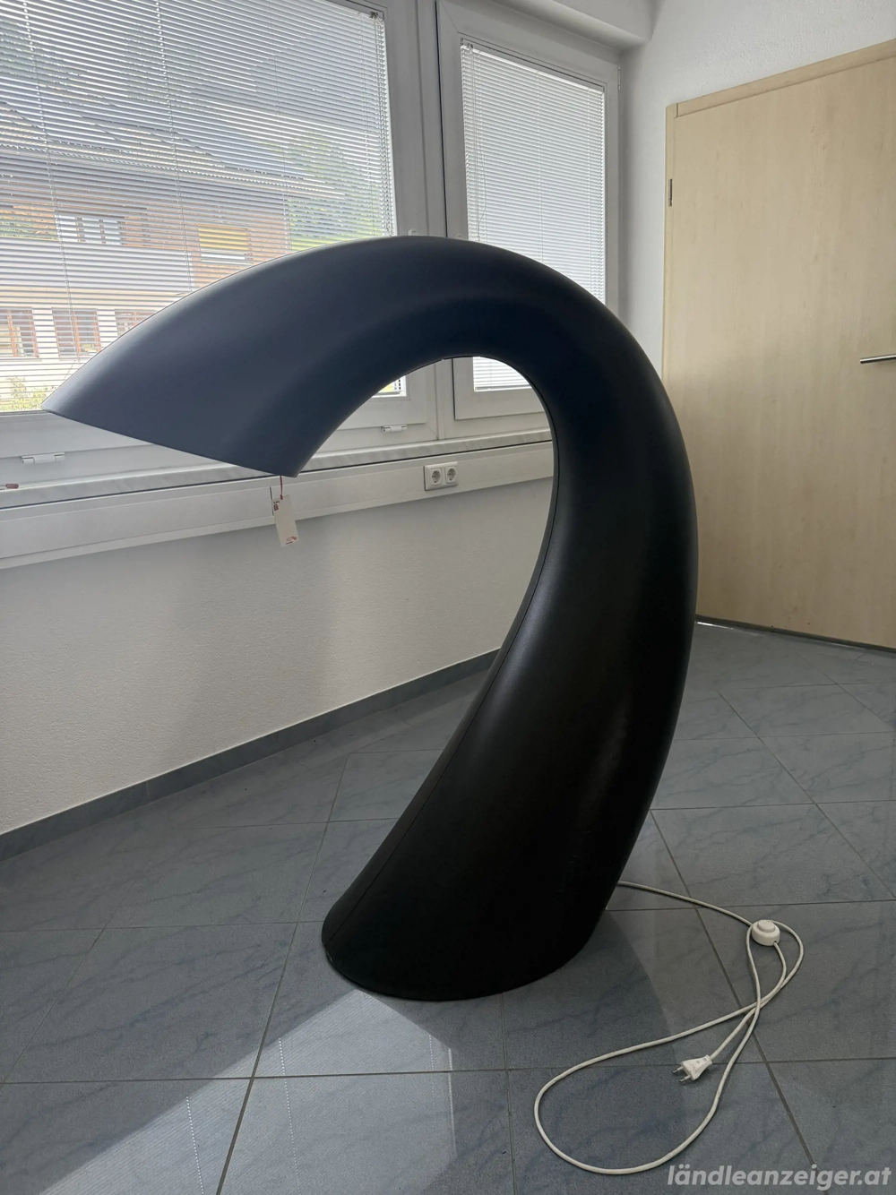 Designer Leuchte "Swan" vom Designer Eero Aarnio