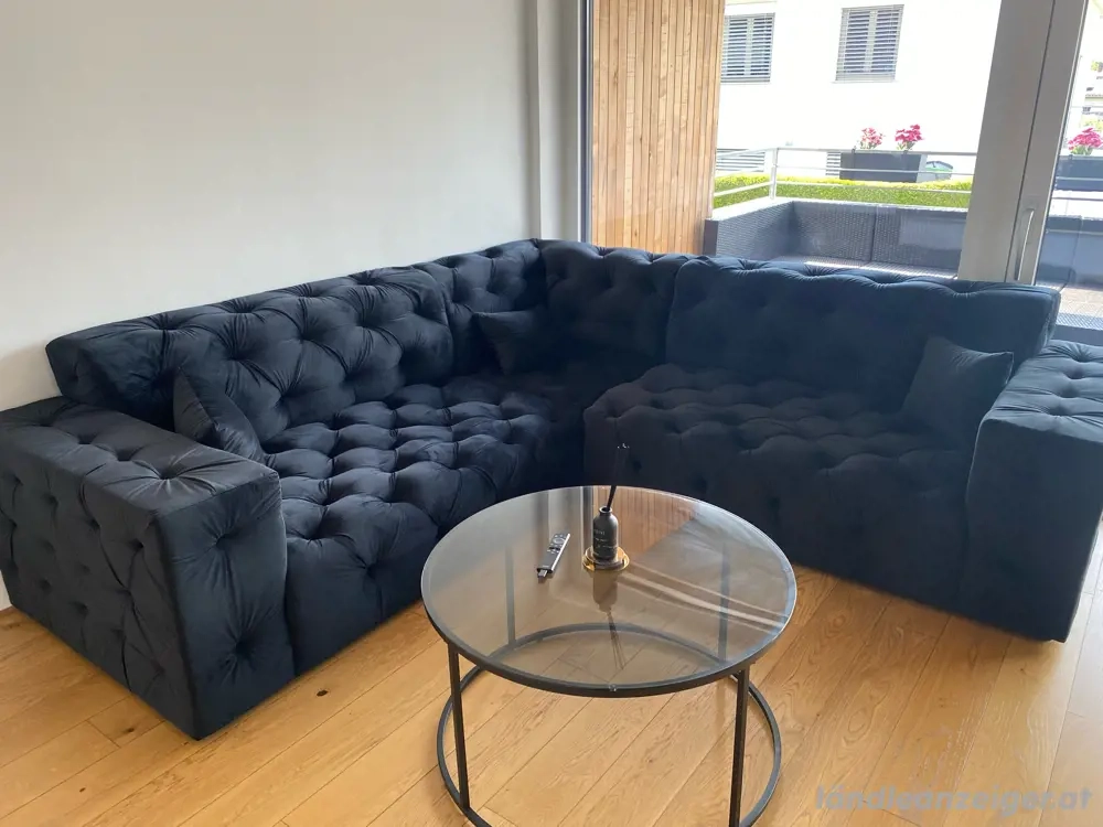 Schwarze Samt-Couch