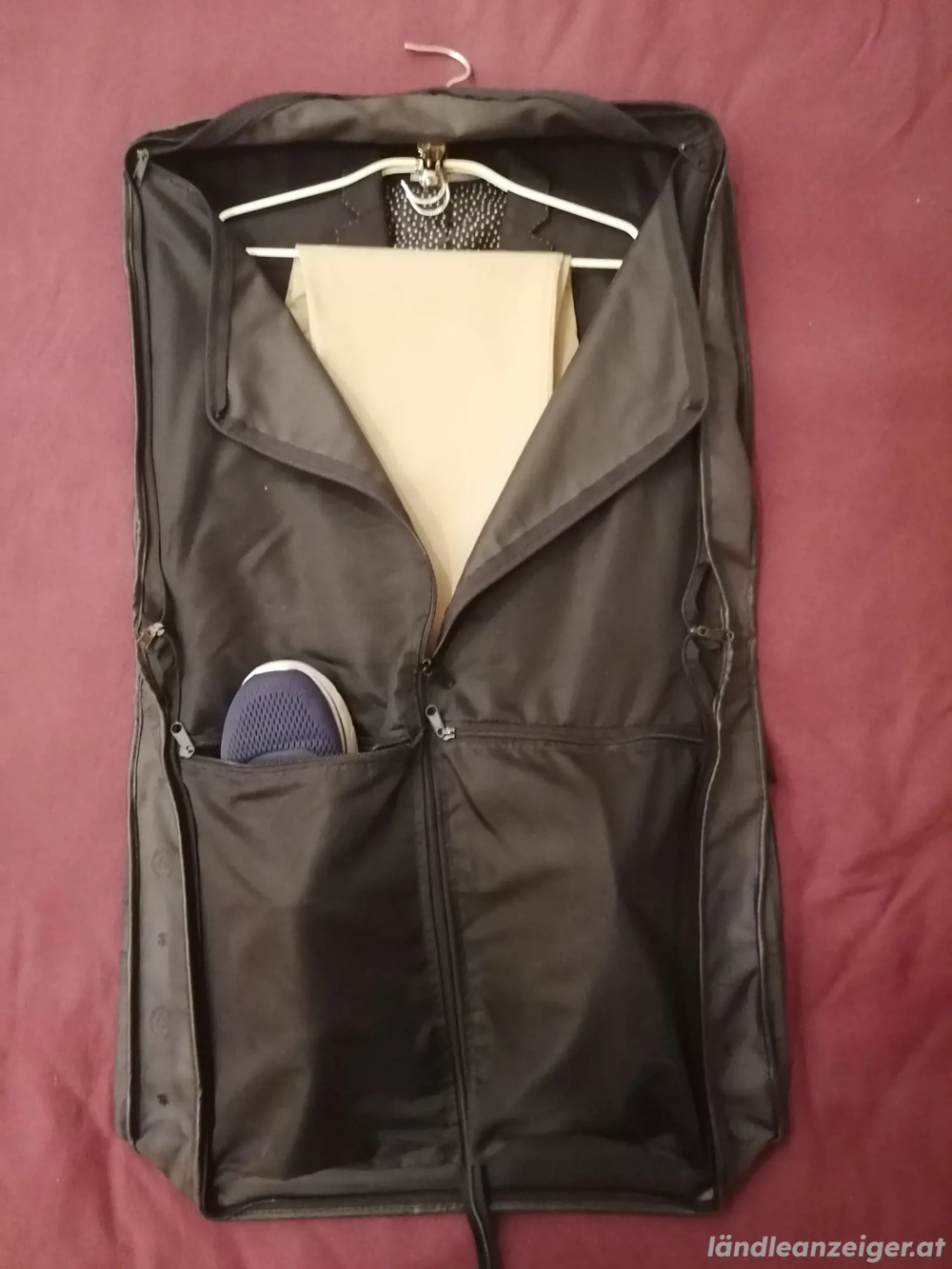 Praktischer Kleidersack mit viel Stauraum