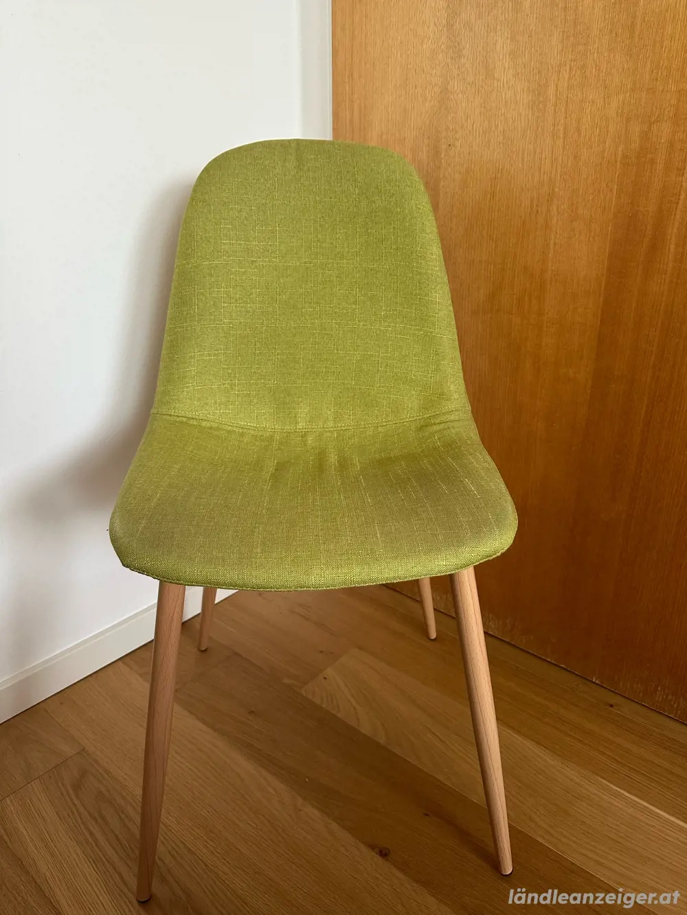 grüner Stuhl