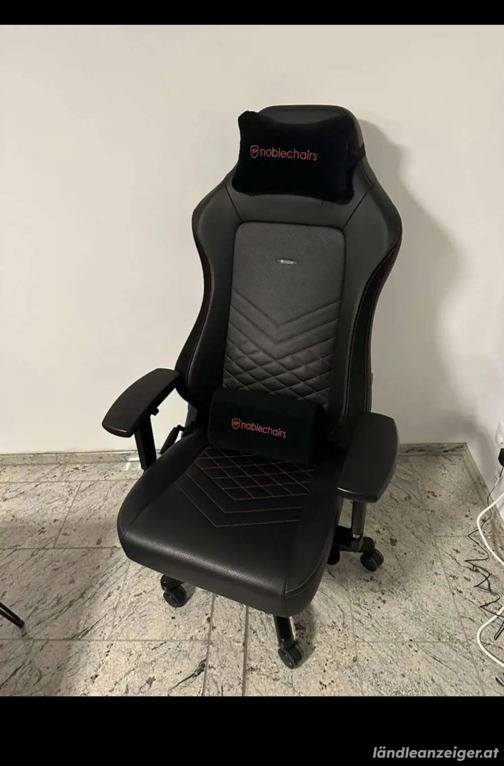 Noblechairs HERO Gaming Stuhl
