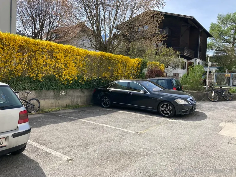 Parkplatz in Innsbruck (Höttinger Au), Mitterweg 87