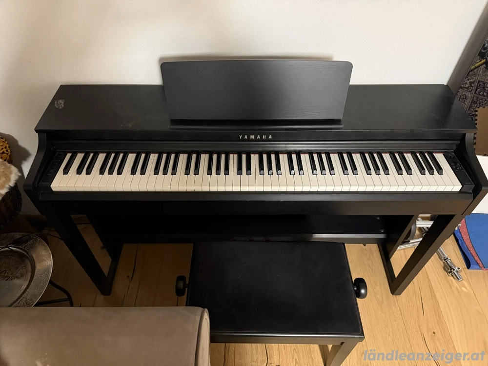 Yamaha Clavinova CLP-525