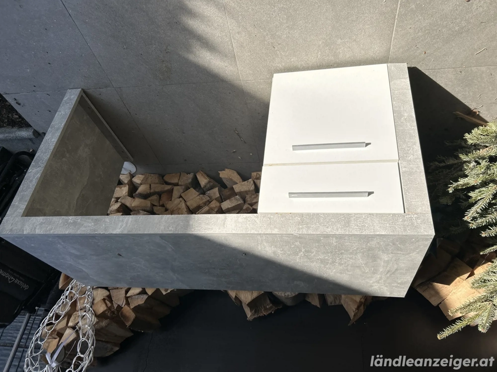 schreibtisch mit zwei Schubladen