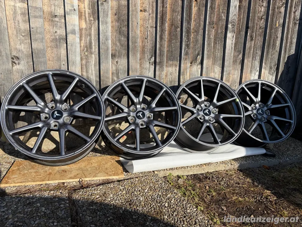 Tesla model 3 original 18" Felgen
