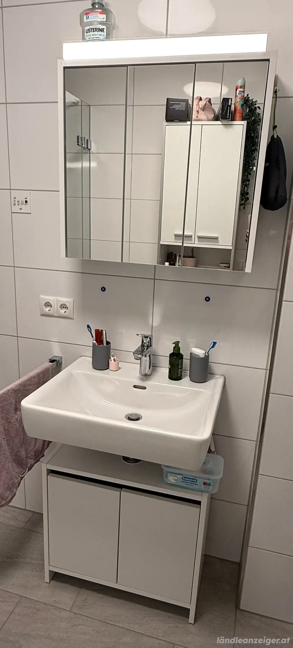 Badmöbel Waschbeckenunterschrank und Spiegelschrank