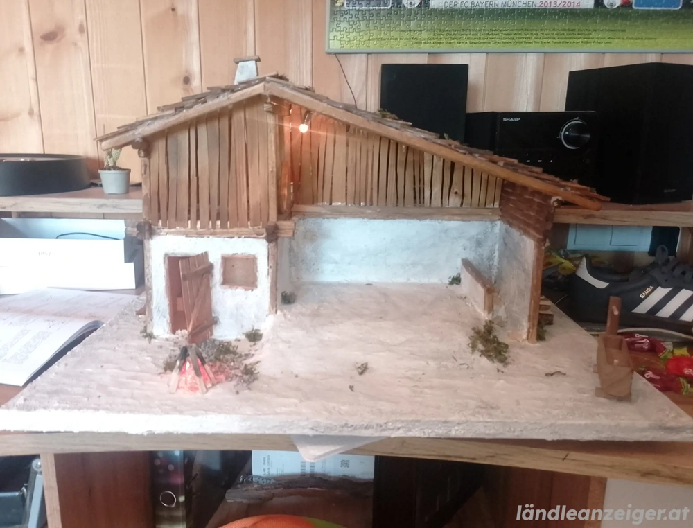 Alpenländsiche Krippe mit figuren