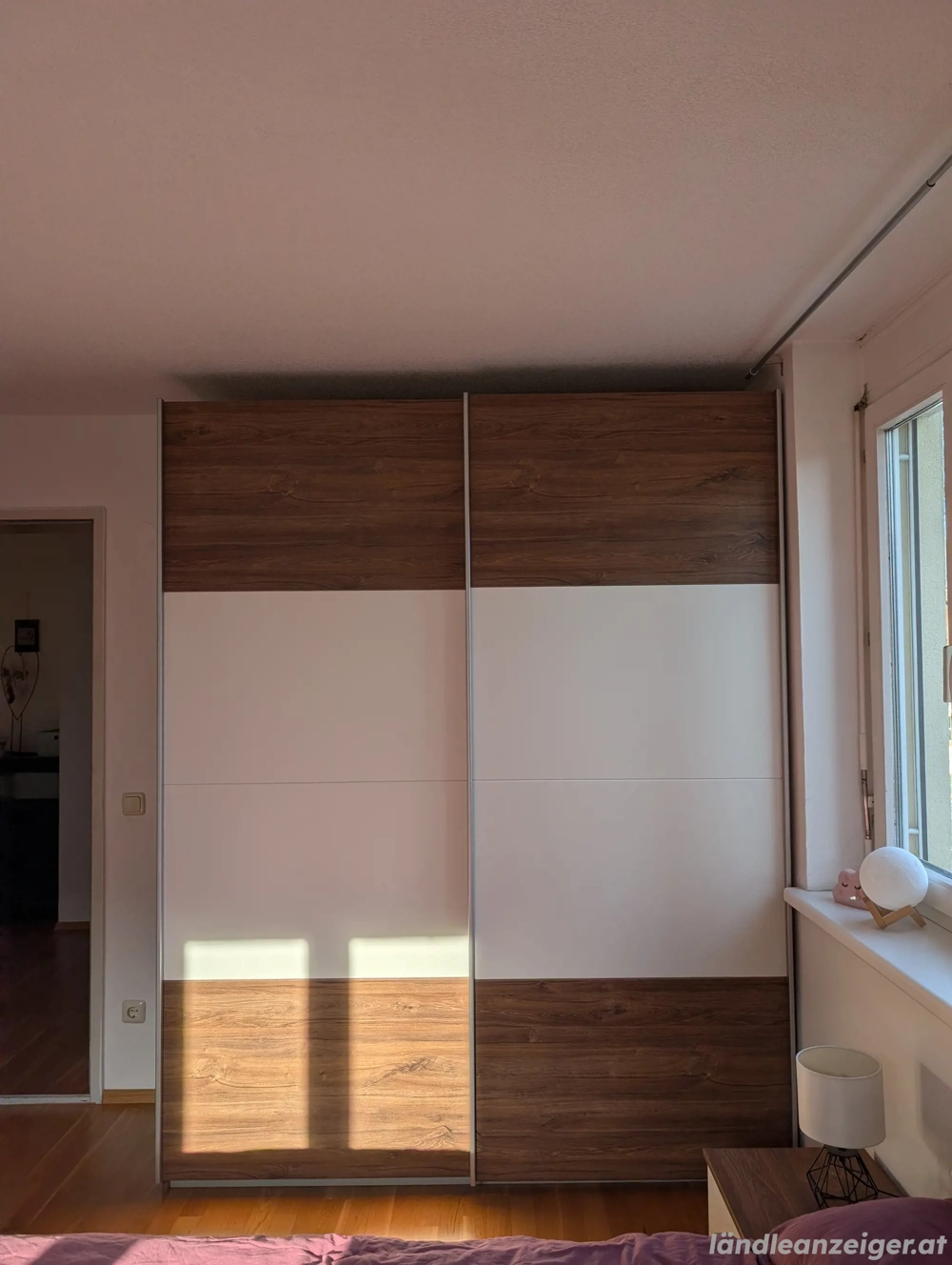 Schiebetürenschrank 