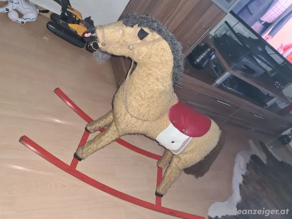 altes schaukelpferd