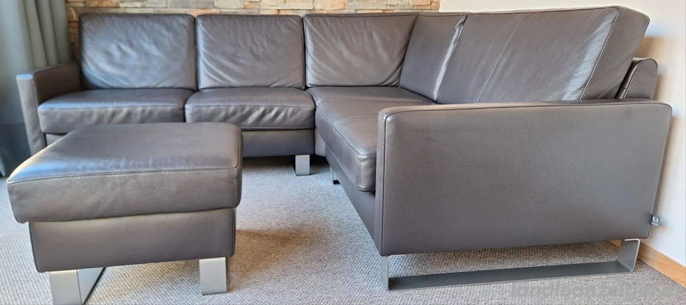 Eckledersofa mit Fußhocker in dunkelbraun
