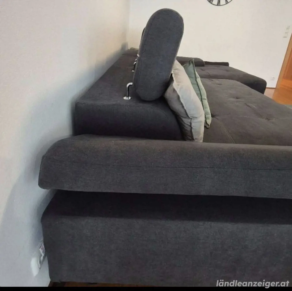 Moderne Eckcouch mit elektrischer Bettfunktion