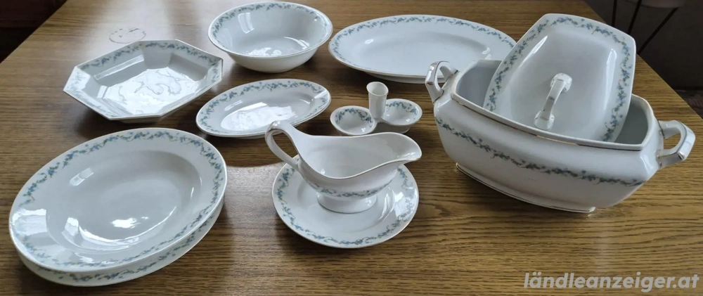 Speise-Vorlegeservice mit klassischer Blumengranz-Girlande (ca. 1950 bis 1970er Jahre). 